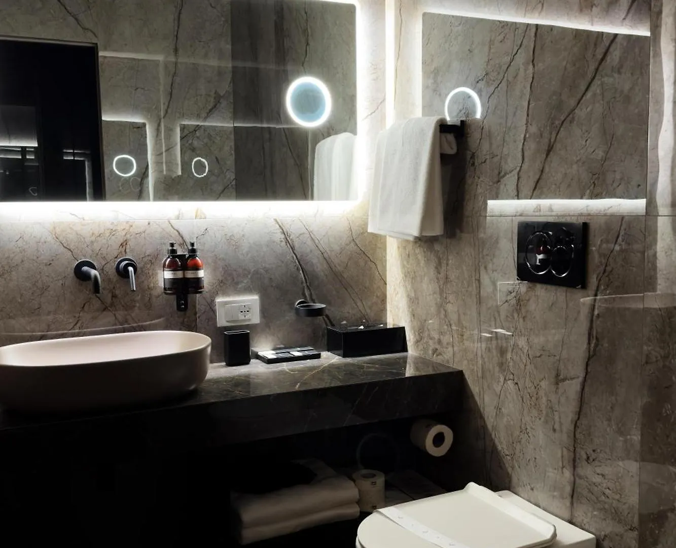 Donna Filomena Luxury Suites 카타니아 0*,